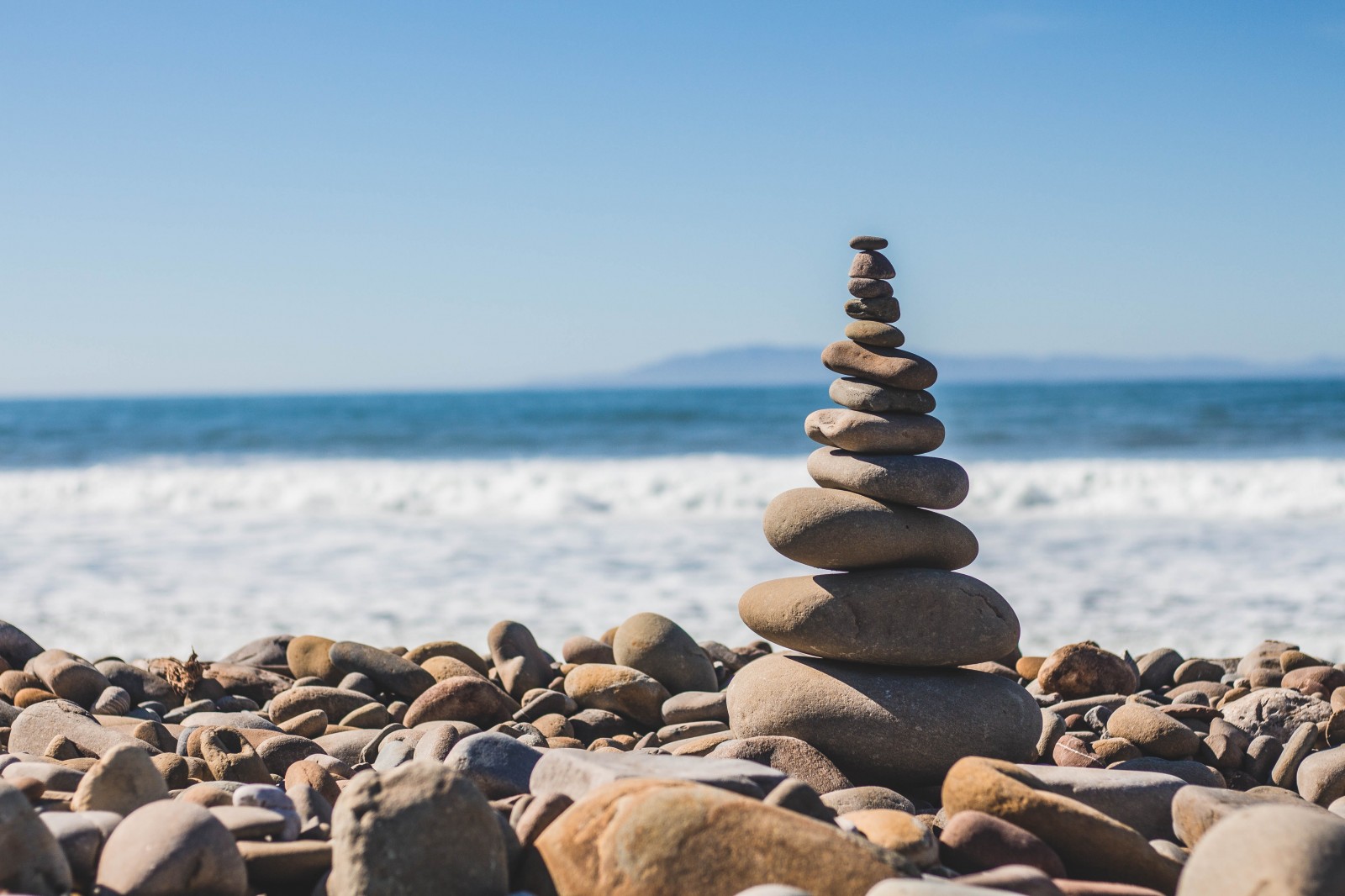 Stones balancing in front of the ocean